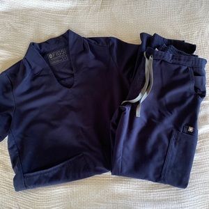 FIGS navy size small set